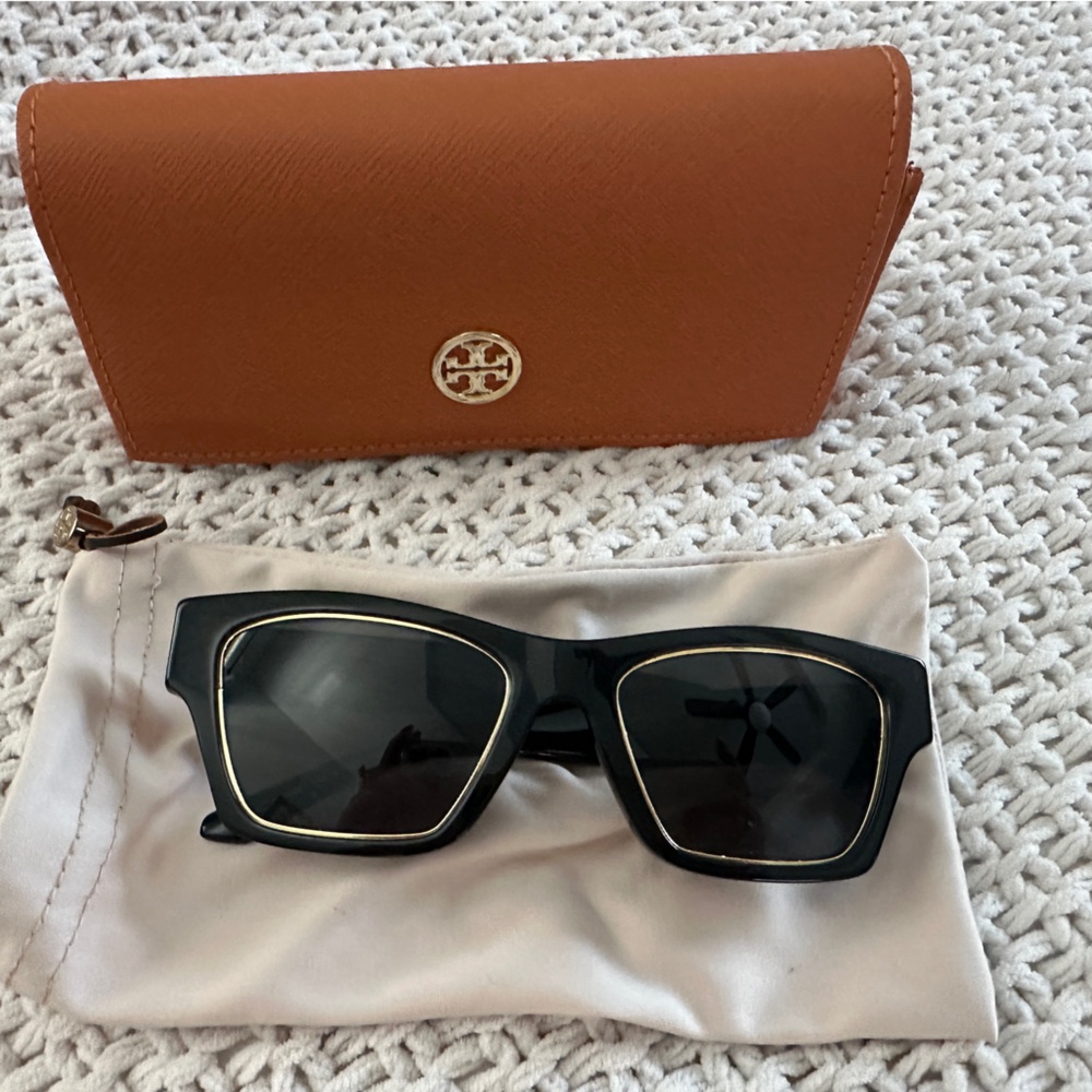 Chic Black Sunglasses with Tan Case